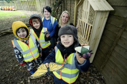 New bug hotel arrives at Bramley Wood!